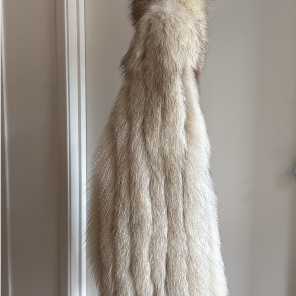 White/Cream Vintage Saga Fox Fur Jacket - Picture 4 of 10